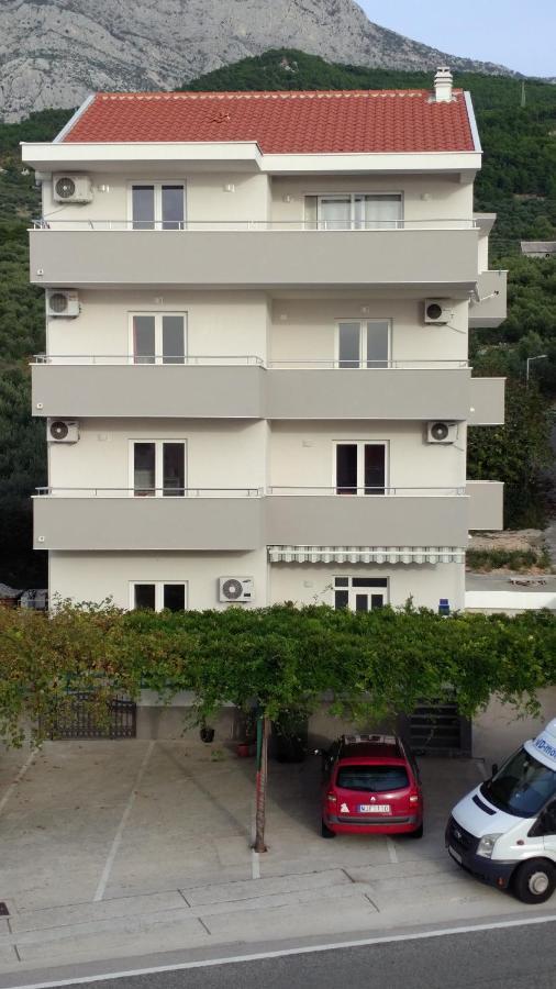 Apartments Zora Tučepi エクステリア 写真