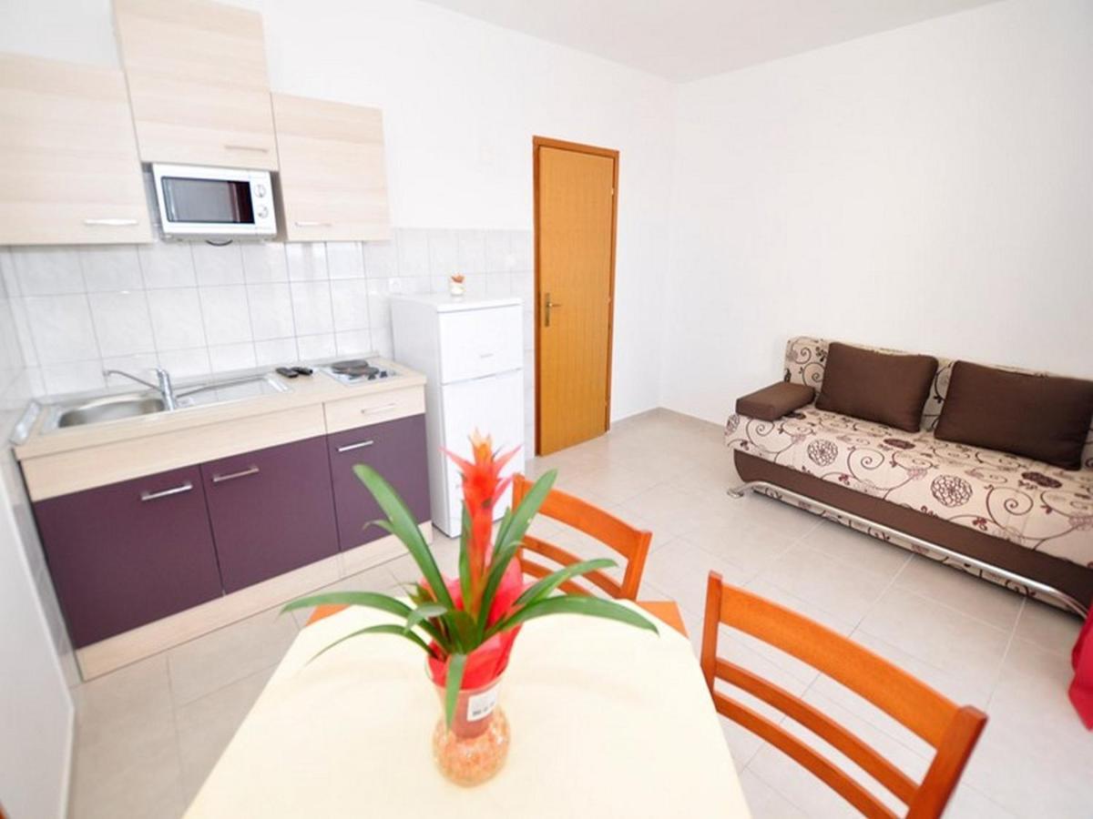 Apartments Zora Tučepi エクステリア 写真